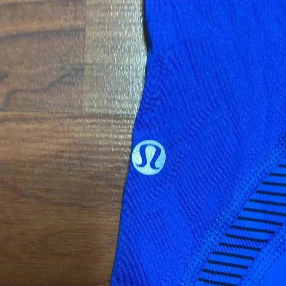 LIKE NEW! Lululemon Run: Inspire Crop II in blue, size 4 - Picture 9 of 10